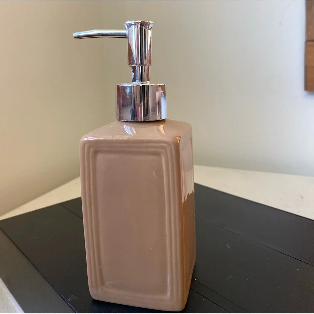 hand soap dispenser tan new